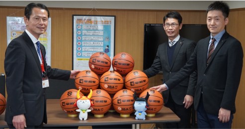 彦根市教育委員会へ4回目のバスケットボール寄贈